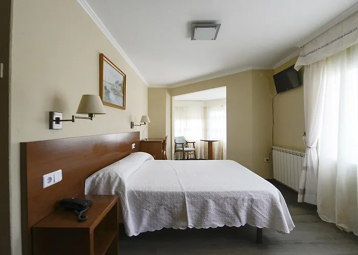 Hospedaxe A 3* Pobra Do Caraminal